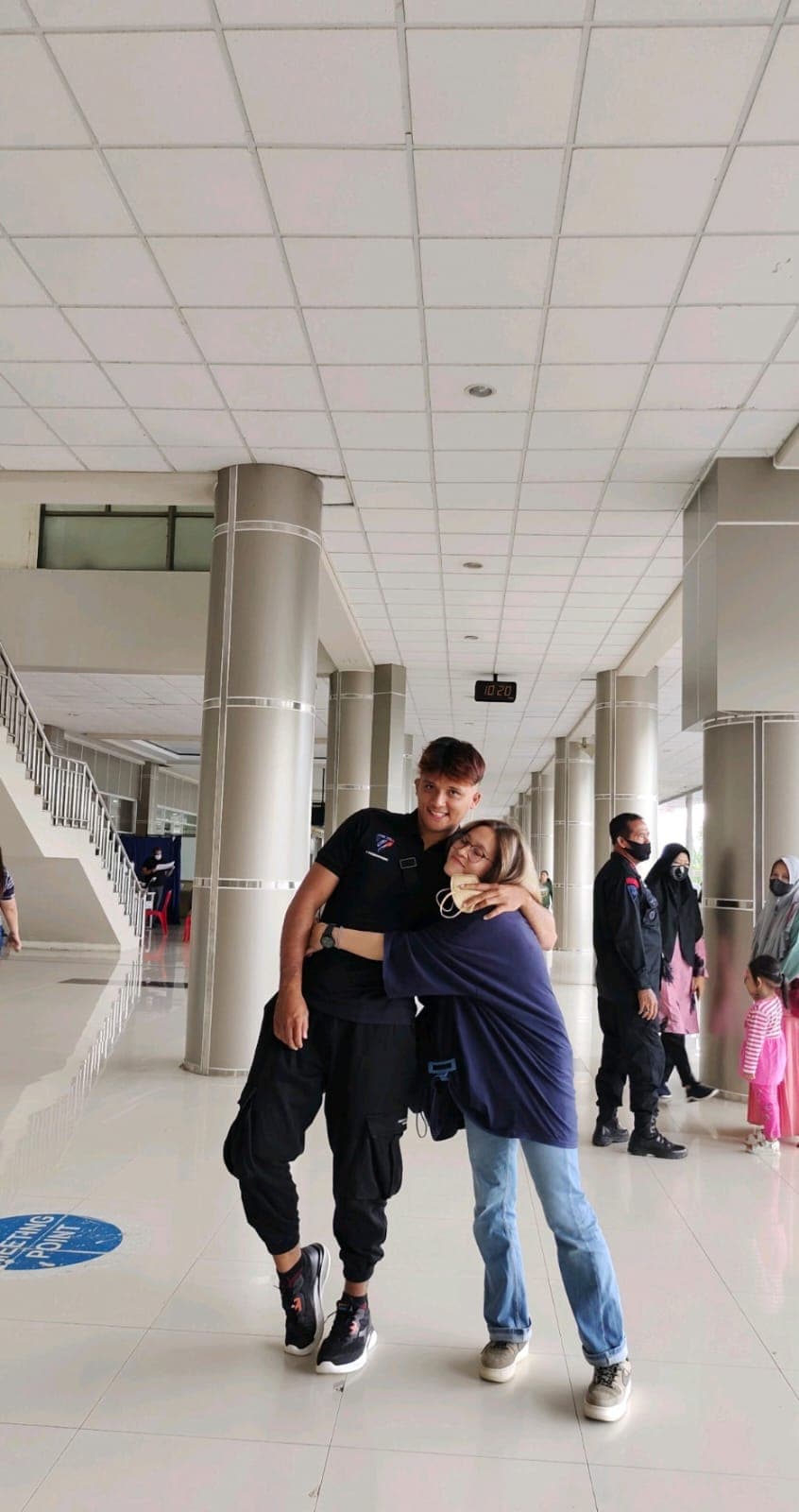 Brenda and Marck holding each other close while traveling